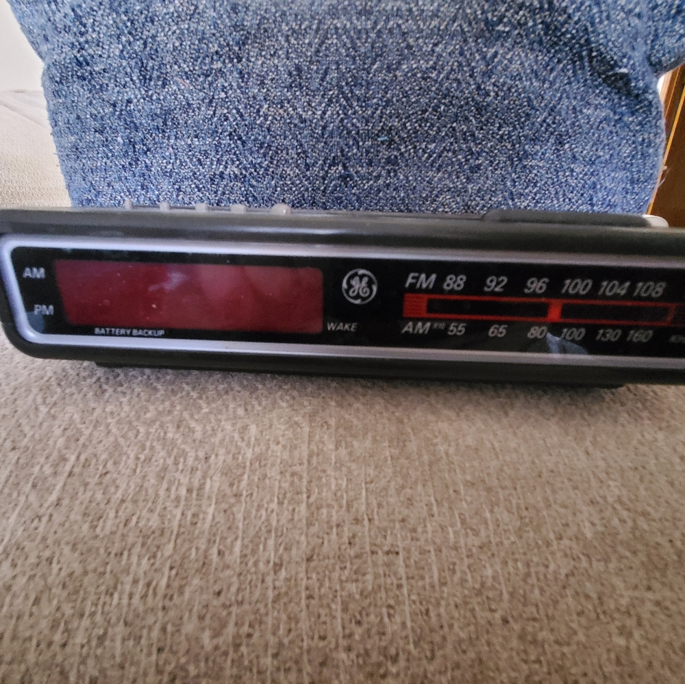 GE Digital Alarm Clock/Radio
